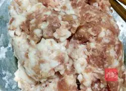 Illustration of how to make celery meat dumplings 2