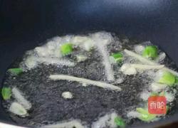 蒜黄鸡蛋炒黑木耳的做法图解4