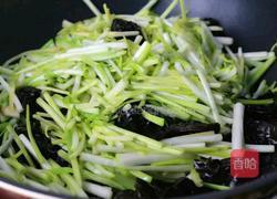 蒜黄鸡蛋炒黑木耳的做法图解5