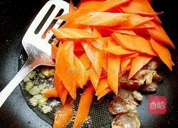 胡萝卜炒腊肉的做法图解7