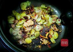 胡萝卜豆饼炒肉的做法图解4