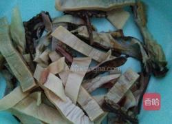 西芹炒鱿鱼干的做法图解1