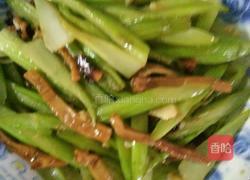 西芹炒鱿鱼干的做法图解7