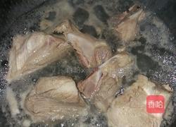 海带排骨汤的做法图解2