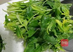 松仁鸡丝菠菜塔的做法图解1