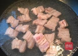 白菜猪肉炖粉条的做法图解2