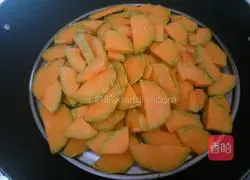 Illustration of how to make money pumpkin cake 1