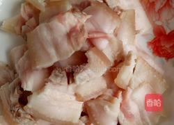 胡萝卜五花肉的做法图解1