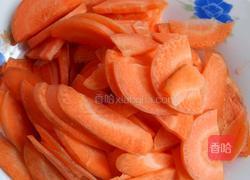 胡萝卜五花肉的做法图解2