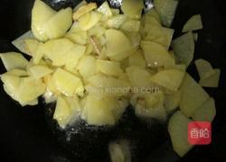 土豆烧白菜的做法图解4