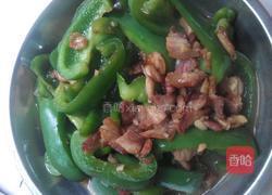 五花肉炒菜椒的做法图解4