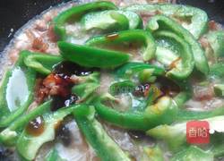 五花肉炒菜椒的做法图解3
