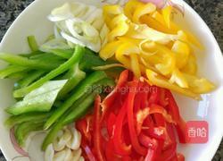 三色柿椒炒肉丝的做法图解1