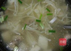 金针菇瘦肉豆腐汤的做法图解7