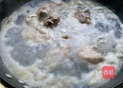 白萝卜炖大骨头的做法图解3