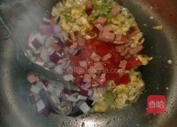 圆葱西红柿炒饭的做法图解4