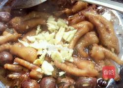 鸡爪烧鹌鹑蛋的做法图解10