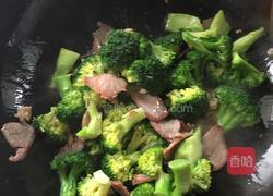 腊肉炒西兰花的做法图解3
