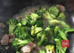 腊肉炒西兰花的做法图解4