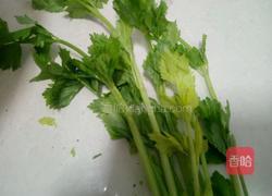 芹菜炒肉丝的做法图解1