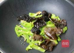 西葫芦鸡蛋黑木耳的做法图解5