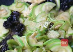 西葫芦鸡蛋黑木耳的做法图解9