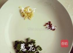 什锦炒饭（蔬菜肉丁炒饭）的做法图解2