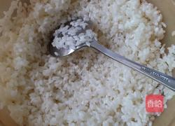 皮蛋葱香粥的做法图解2