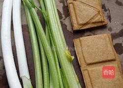 芹菜炒豆干的做法图解1