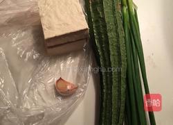 丝瓜炖豆腐的做法图解1