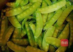 荷兰豆炒腊肠的做法图解5