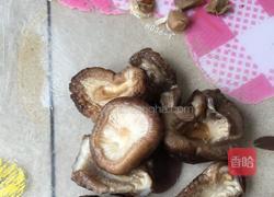 花生眉豆鸡脚汤的做法图解2