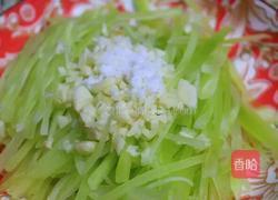 爽口青笋的做法图解4
