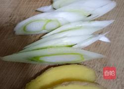 酸菜炒肉的做法图解2