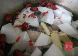 白萝卜枸杞红枣猪骨汤的做法图解5