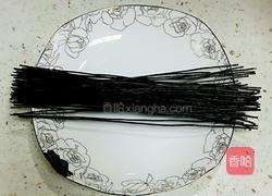 凉拌蕨根粉的做法图解1