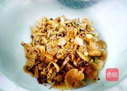 蘑菇炒肉的做法图解2