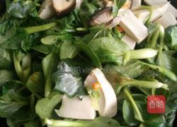香菇豆腐炖青菜的做法图解4