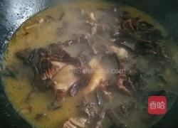 东北菜小鸡炖蘑菇粉条的做法图解6
