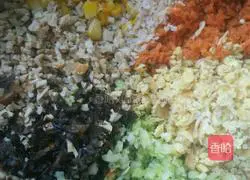 Illustration of how to make three-sided pot stickers 1