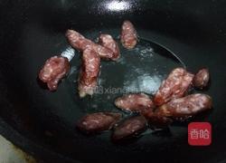 腊肠炒芹菜的做法图解2