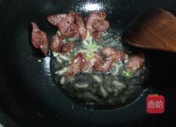腊肠炒芹菜的做法图解3