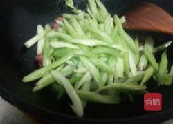 腊肠炒芹菜的做法图解5