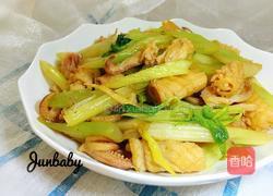 西芹炒鱿鱼的做法图解13