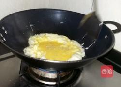 蘑菇炒鸡蛋的做法图解6
