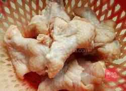 西兰花拌鸡腿的做法图解1