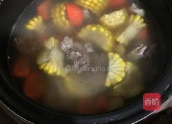 胡萝卜玉米排骨汤的做法图解5