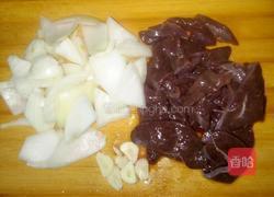 洋葱爆猪肝的做法图解1