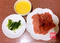 火腿肠炒鸡蛋的做法图解1