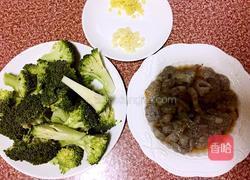 西兰花炒虾仁的做法图解2